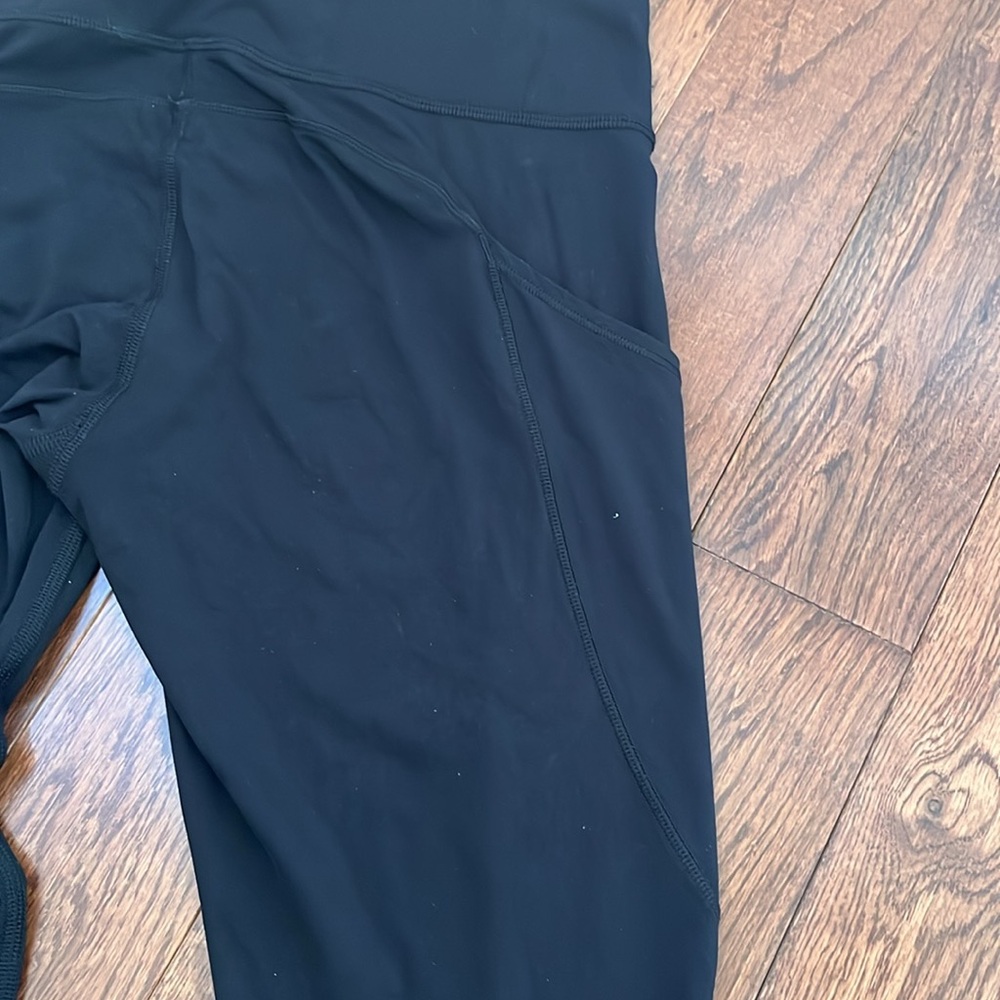 Black Lululemon leggings - Picture 4 of 4